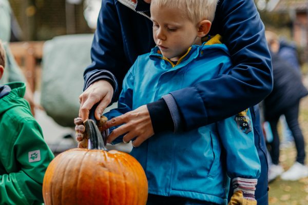 Kolping-Kuerbisse-schnitzen-51