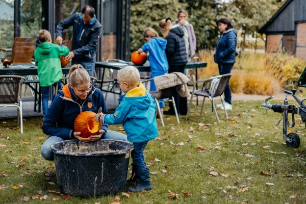 Kolping-Kuerbisse-schnitzen-53