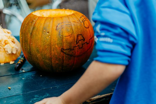 Kolping-Kuerbisse-schnitzen-58