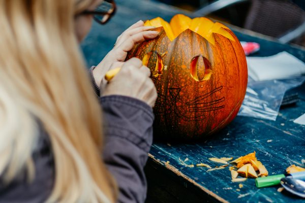 Kolping-Kuerbisse-schnitzen-72