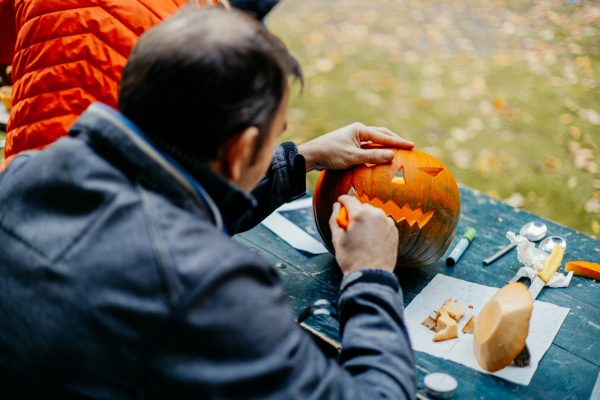 Kolping-Kuerbisse-schnitzen-84